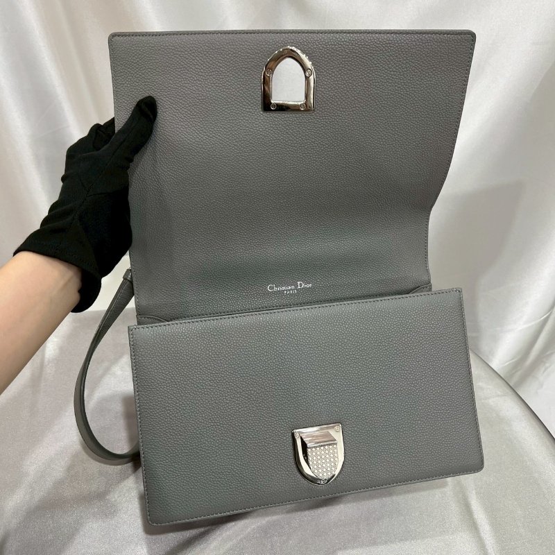 DIOR 灰銀盾牌包 中號-4