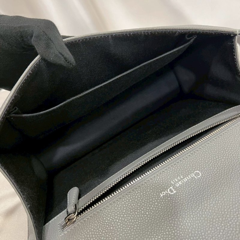 DIOR 灰銀盾牌包 中號-5