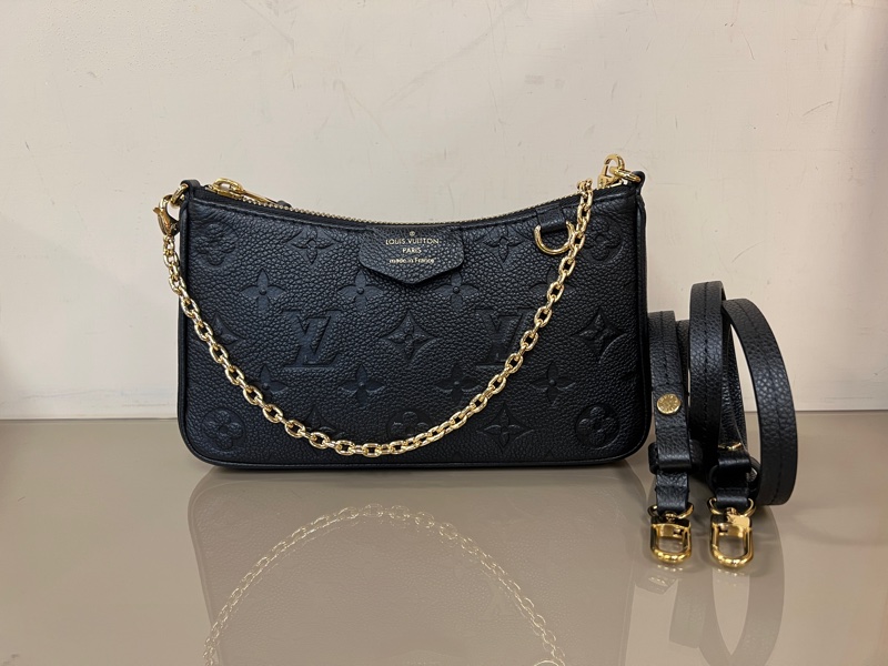 LV Easy Pouch Strap肩斜背包-0