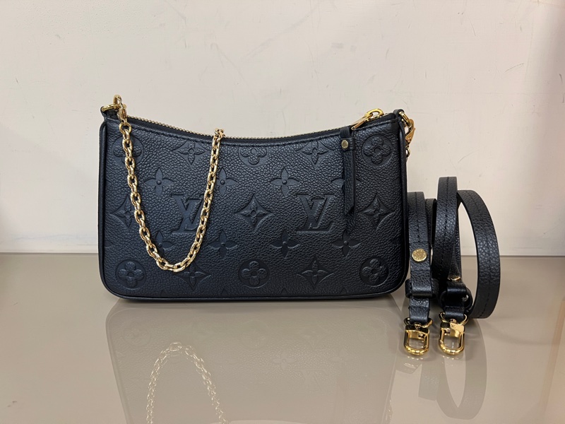 LV Easy Pouch Strap肩斜背包-1