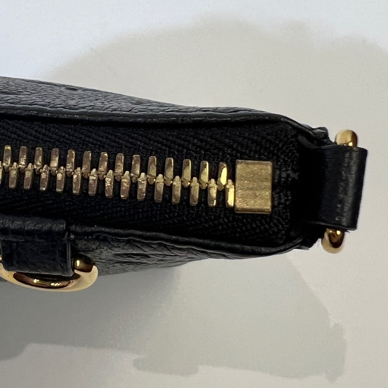 LV Easy Pouch Strap肩斜背包-13