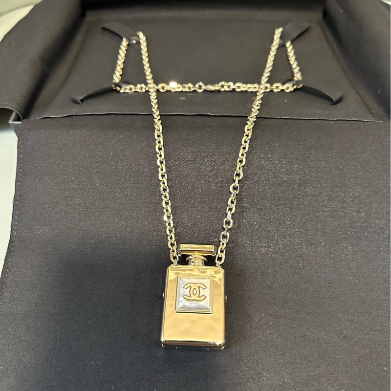閒置Chanel香奈兒香水瓶項鍊，22s方塊冰糖款，幾乎全新-2