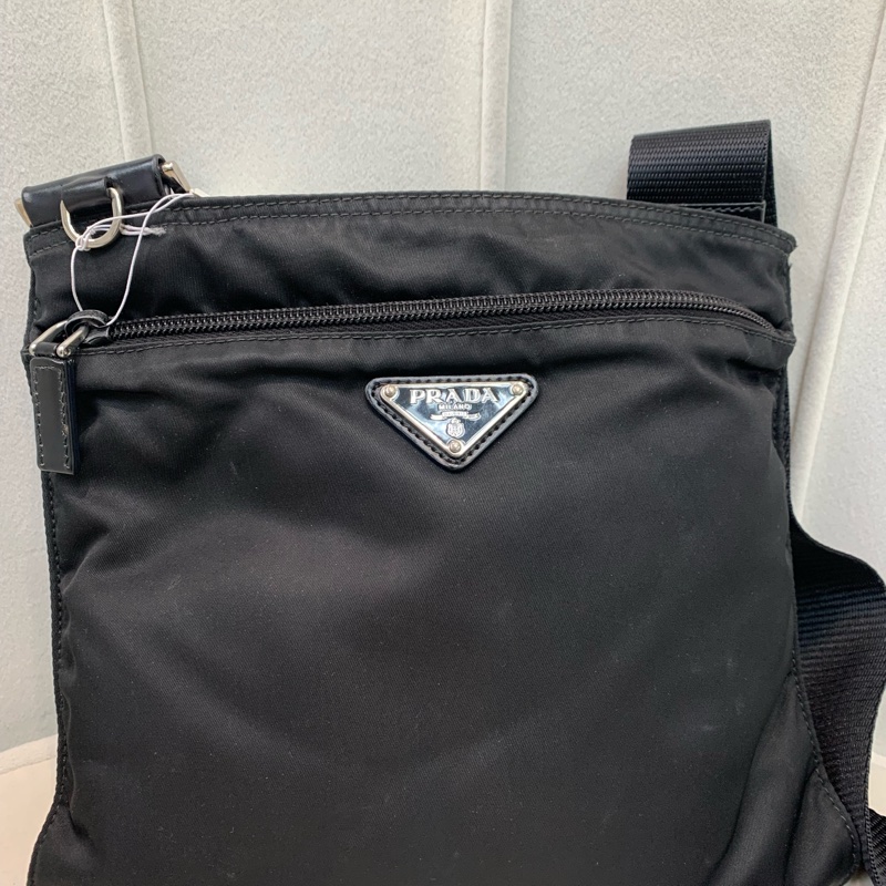 Prada 日字袋 黑色 降傘料 斜背包 I234-0