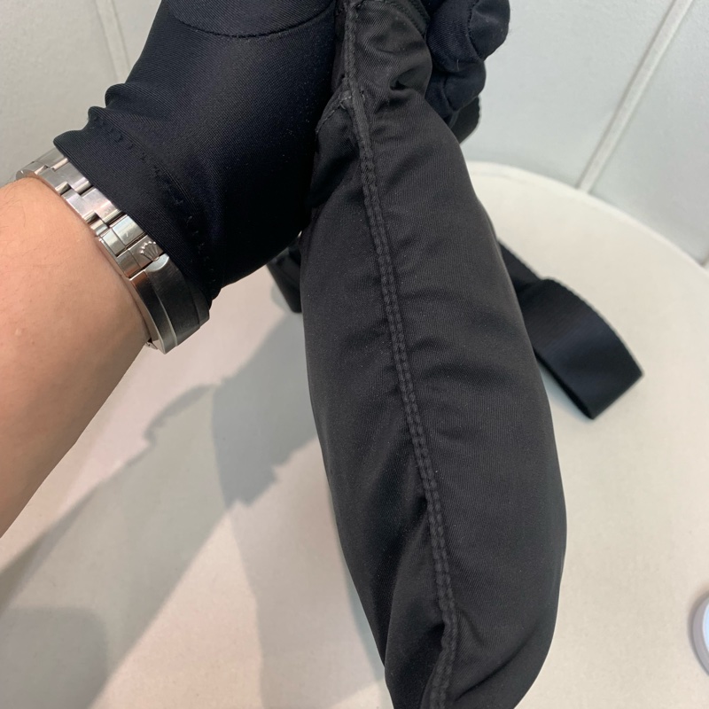 Prada 日字袋 黑色 降傘料 斜背包 I234-1