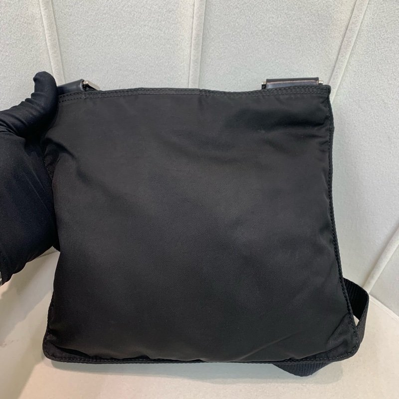 Prada 日字袋 黑色 降傘料 斜背包 I234-2