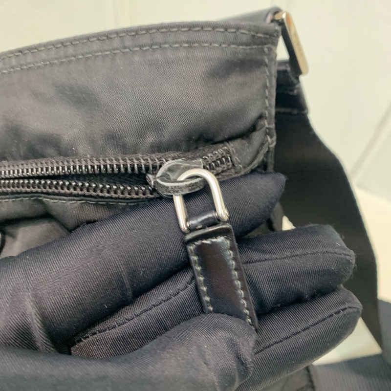 Prada 日字袋 黑色 降傘料 斜背包 I234-30