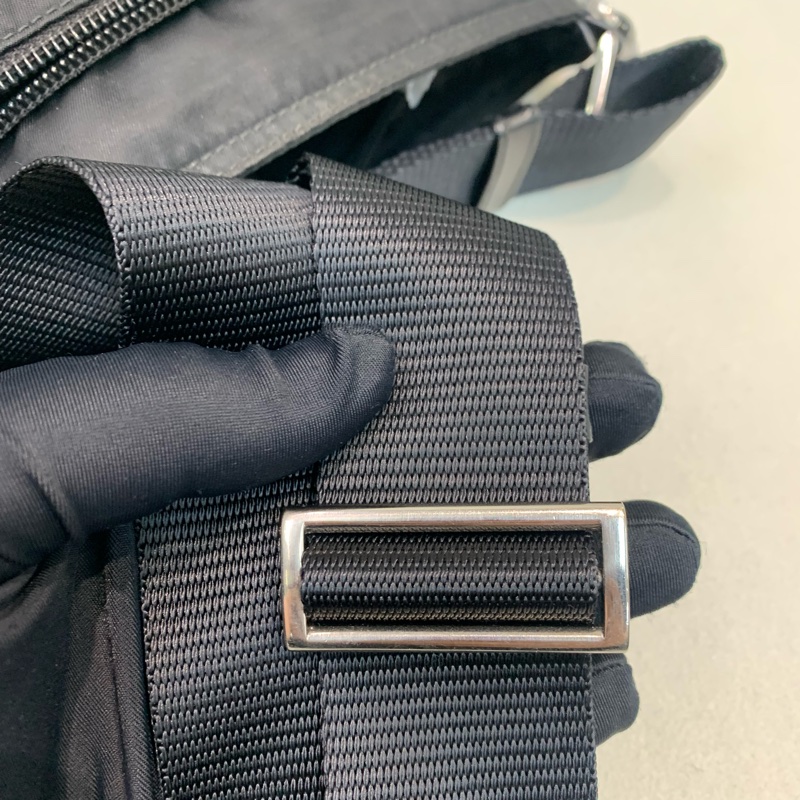 Prada 日字袋 黑色 降傘料 斜背包 I234-38