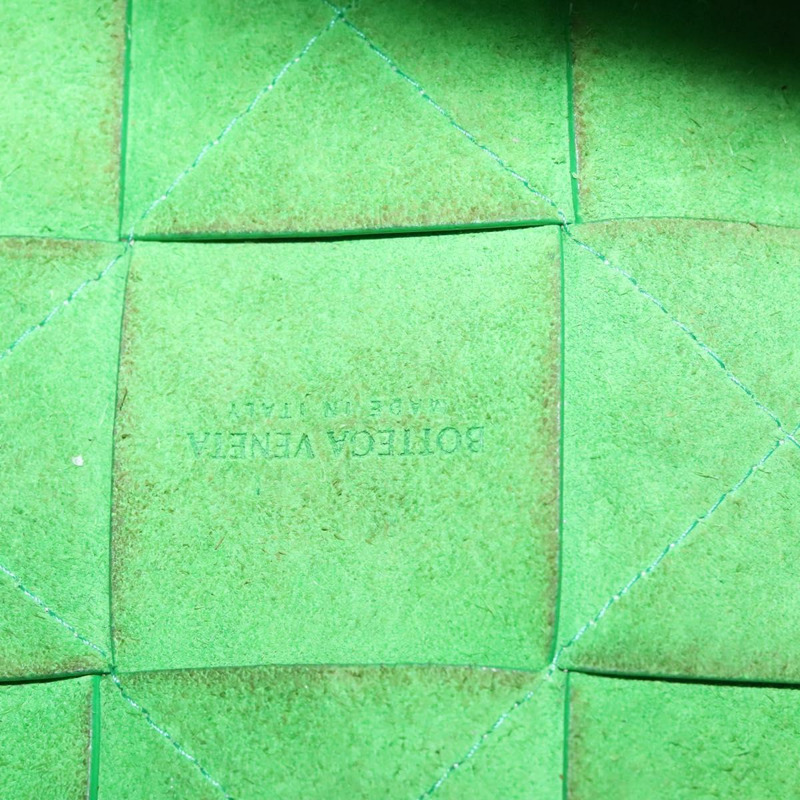 【日本直送】BOTTEGA VENETA MAXI INTRECCIATO 鸚鵡小號盒式包皮革正品 hk2467-9