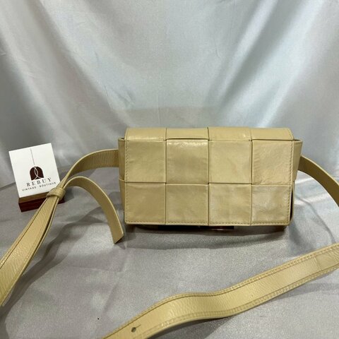 Bottega Veneta BV 奶茶CASSETTE 2*4 腰包