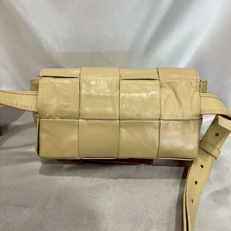 Bottega Veneta BV 奶茶CASSETTE 2*4 腰包-1