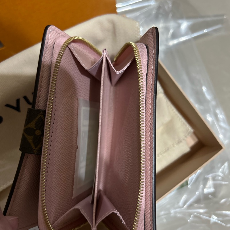 LV 老花粉色金扣短夾/名(卡)零錢-7