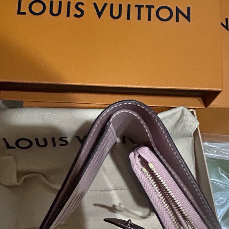 LV 老花粉色金扣短夾/名(卡)零錢-11