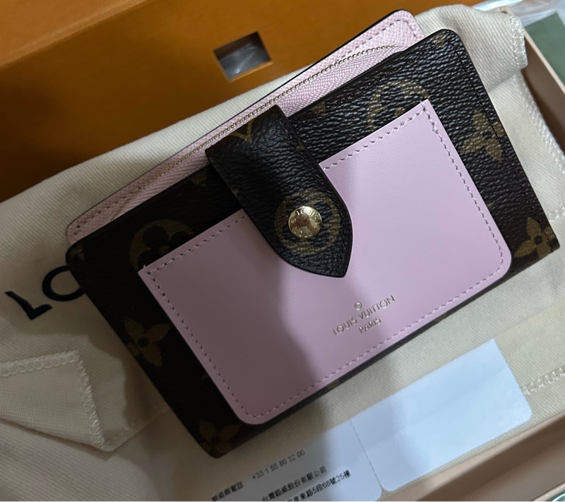 LV 老花粉色金扣短夾/名(卡)零錢-1