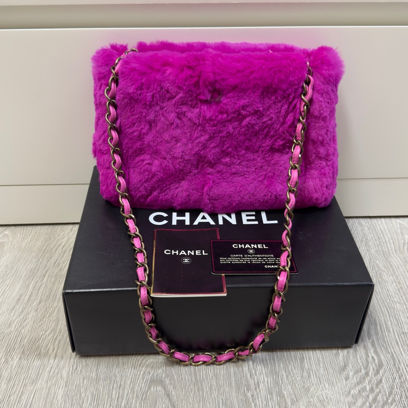 Chanel桃紅色毛毛包-0