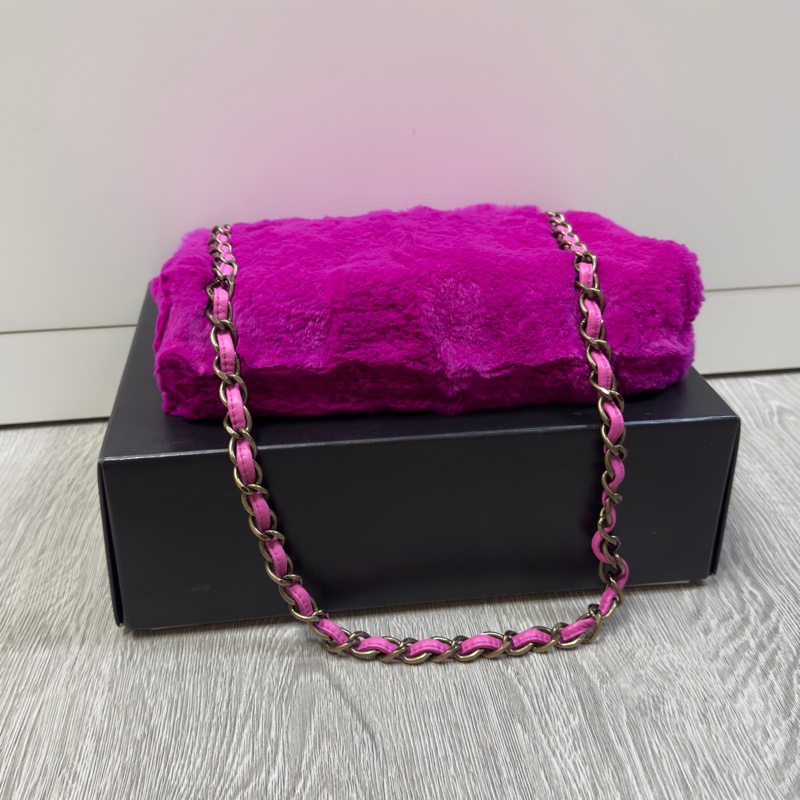 Chanel桃紅色毛毛包-2