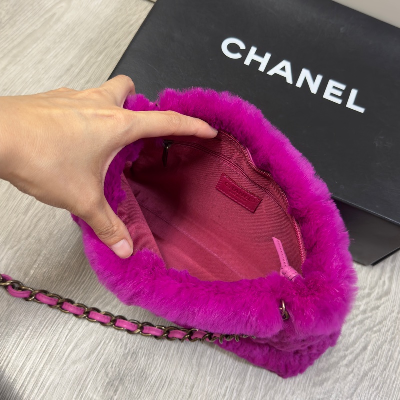 Chanel桃紅色毛毛包-3