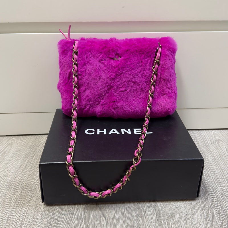 Chanel桃紅色毛毛包-4