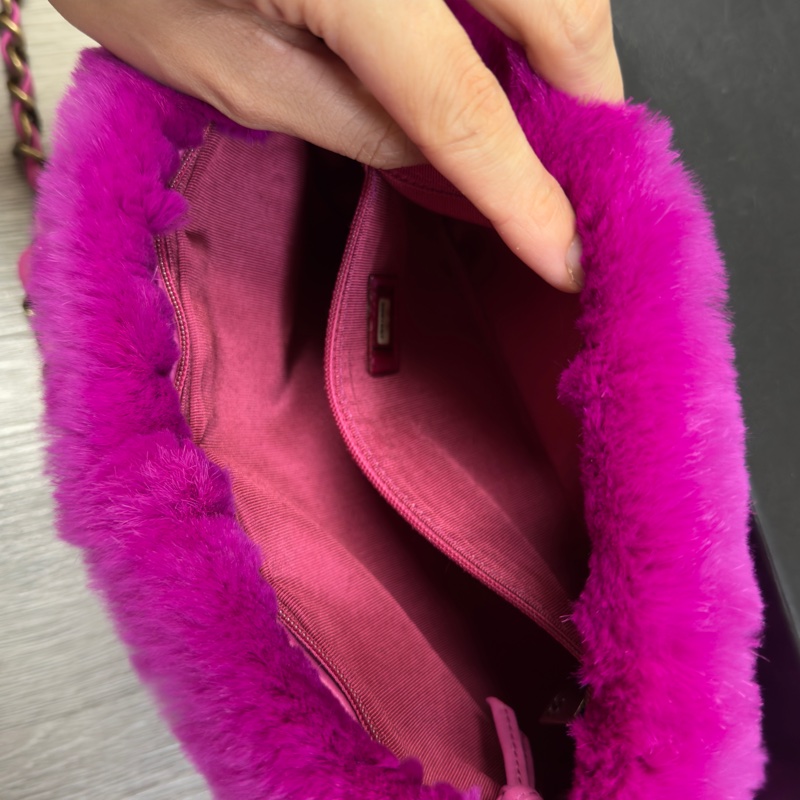 Chanel桃紅色毛毛包-5