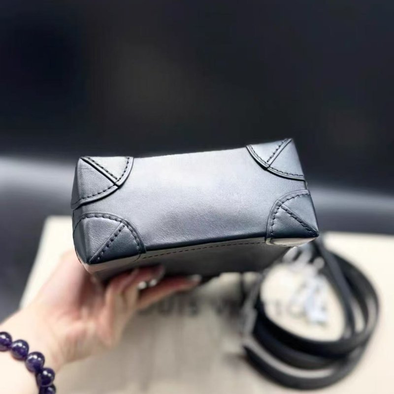 Lv Steamer nano mini 黑花,男女同款 全新 配件塵袋盒子購證-7