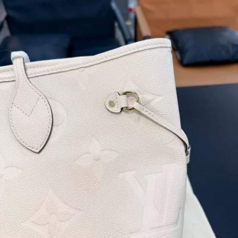 Lv neverfull 奶白色全皮壓紋 中號 全新 配件塵袋購證-4