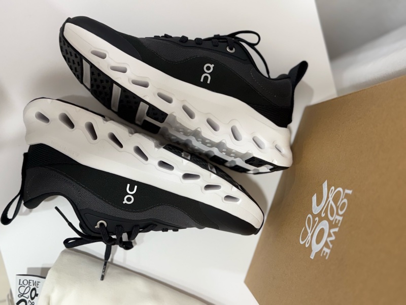 歡慶跨年—全新 LOEWE  x ON  系列黑色球鞋 38號 _下殺-4