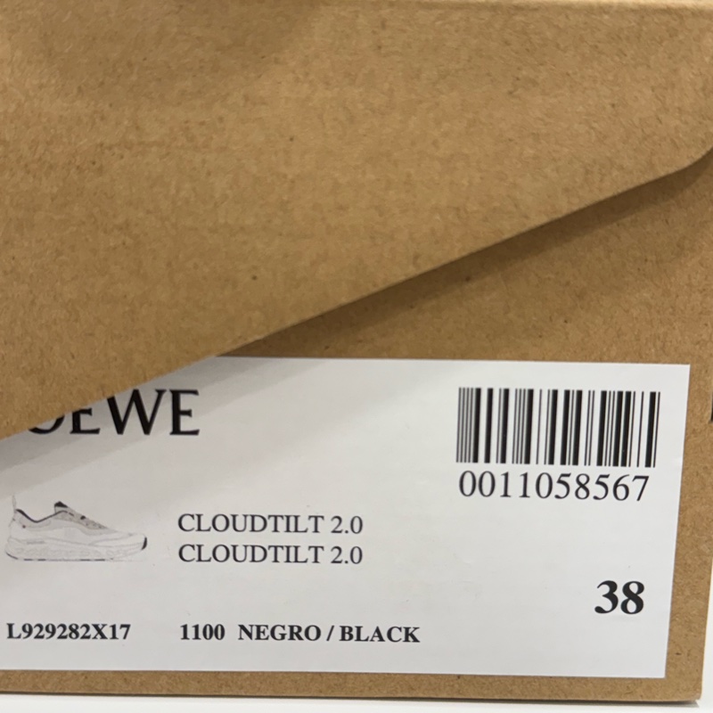 歡慶跨年—全新 LOEWE  x ON  系列黑色球鞋 38號 _下殺-6