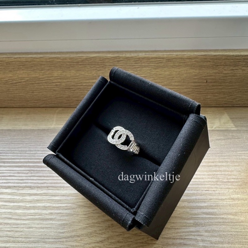 Chanel 香奈兒水鑽 logo 戒指 / 52號-1