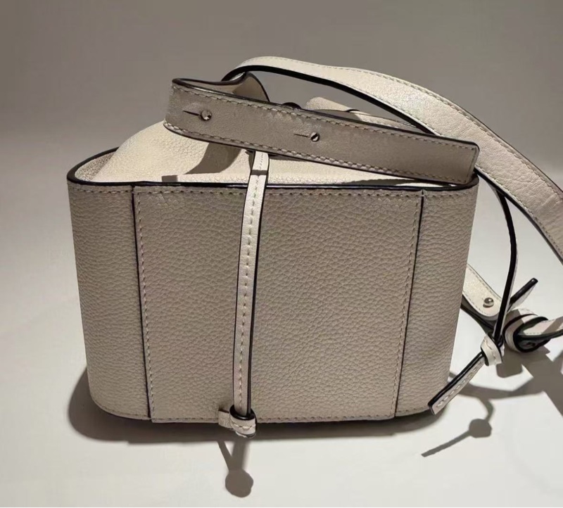 ✨LOEWE米白色銀扣mini抽繩吊床肩背斜背包16.5*19*11  99新配件塵袋-1