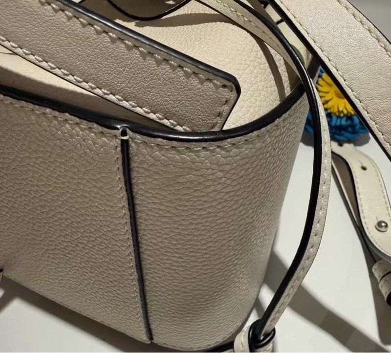 ✨LOEWE米白色銀扣mini抽繩吊床肩背斜背包16.5*19*11  99新配件塵袋-2