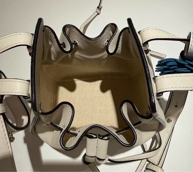 ✨LOEWE米白色銀扣mini抽繩吊床肩背斜背包16.5*19*11  99新配件塵袋-3