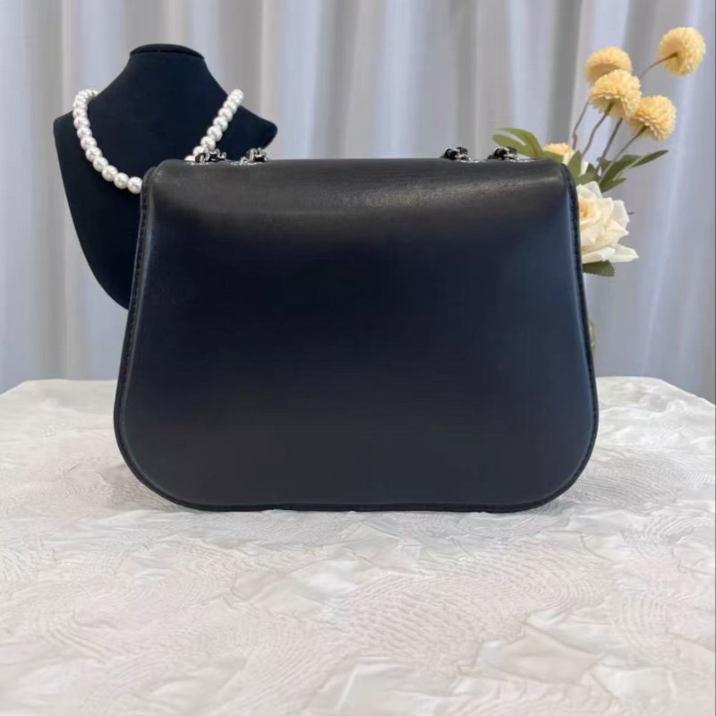 Chanel 17P黑銀牛皮馬鞍包 24*17.5*8 99新 配件保卡塵袋-2