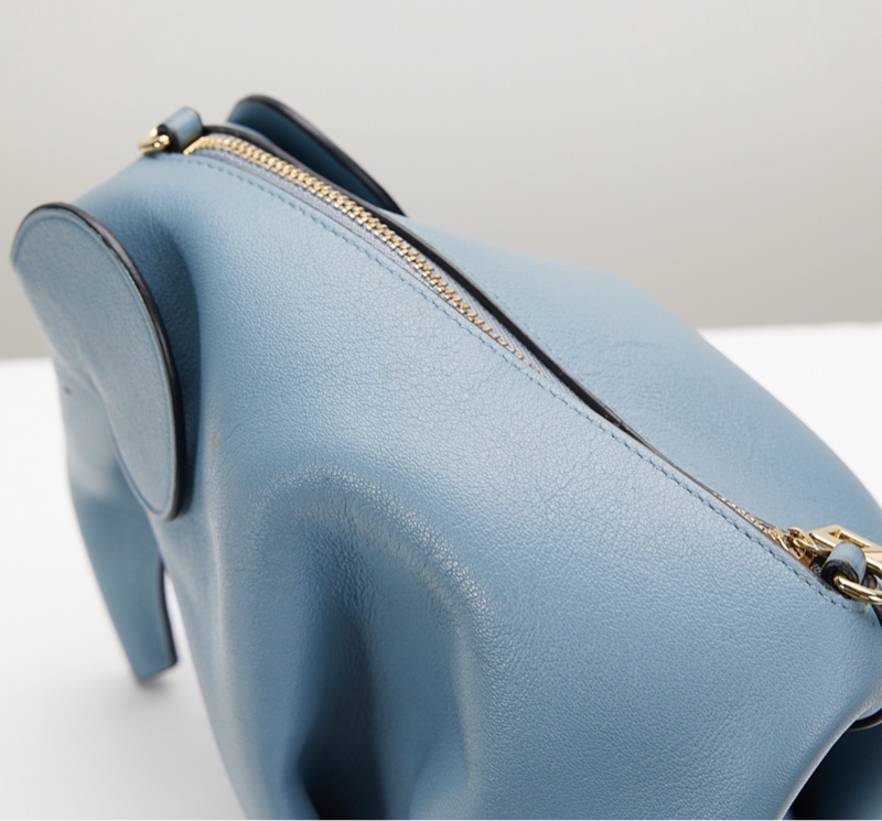 Loewe 大象包Elephant Pouch in classic calfskin小廢包-9