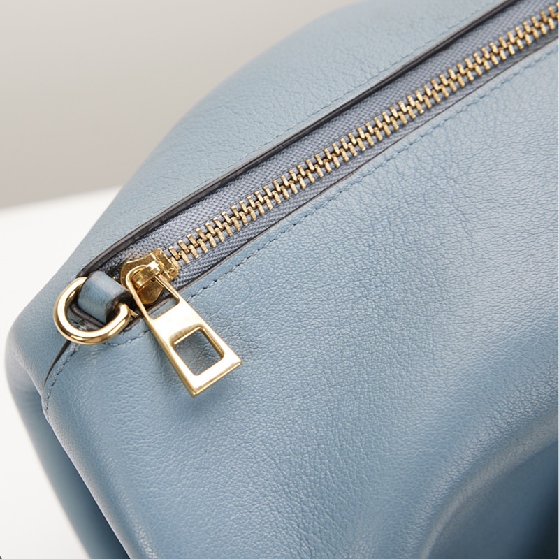 Loewe 大象包Elephant Pouch in classic calfskin小廢包-11