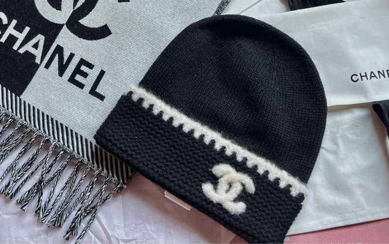 香奈兒 Chanel 經典款 cashmere 針織 毛帽  /冷帽/帽子/毛線帽 /黑底 白字 logo-0