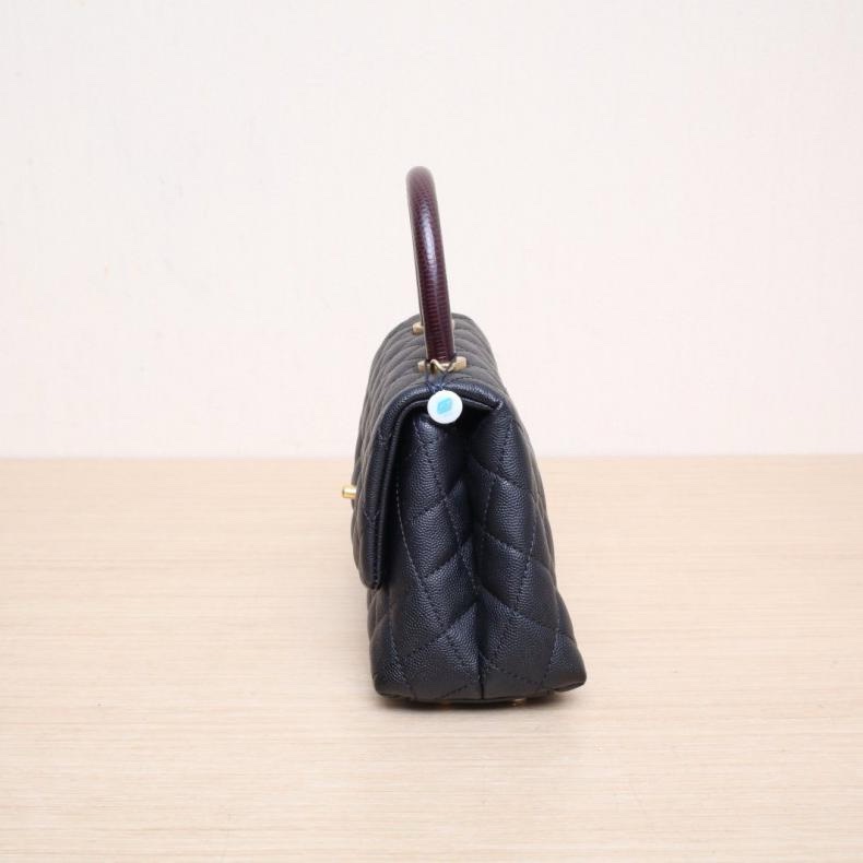 CHANEL(香奈兒) Coco Handle 小號 24cm 黑色 荔枝 29開 金扣 蜥蜴壓紋手柄-1