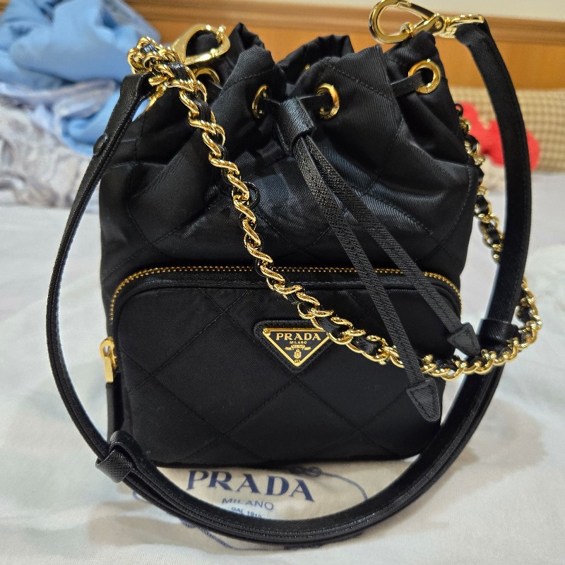 prada黑色水桶包-0