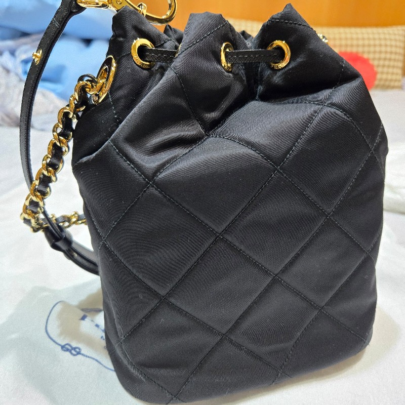 prada黑色水桶包-1