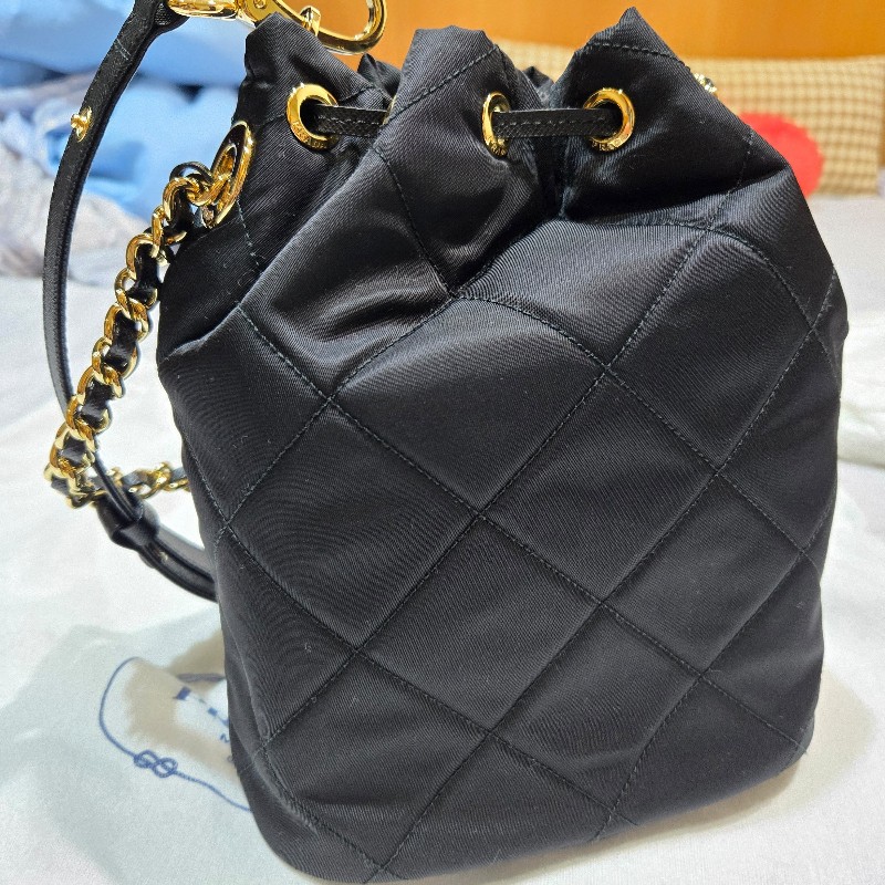 prada黑色水桶包-7