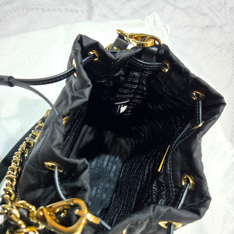 prada黑色水桶包-8