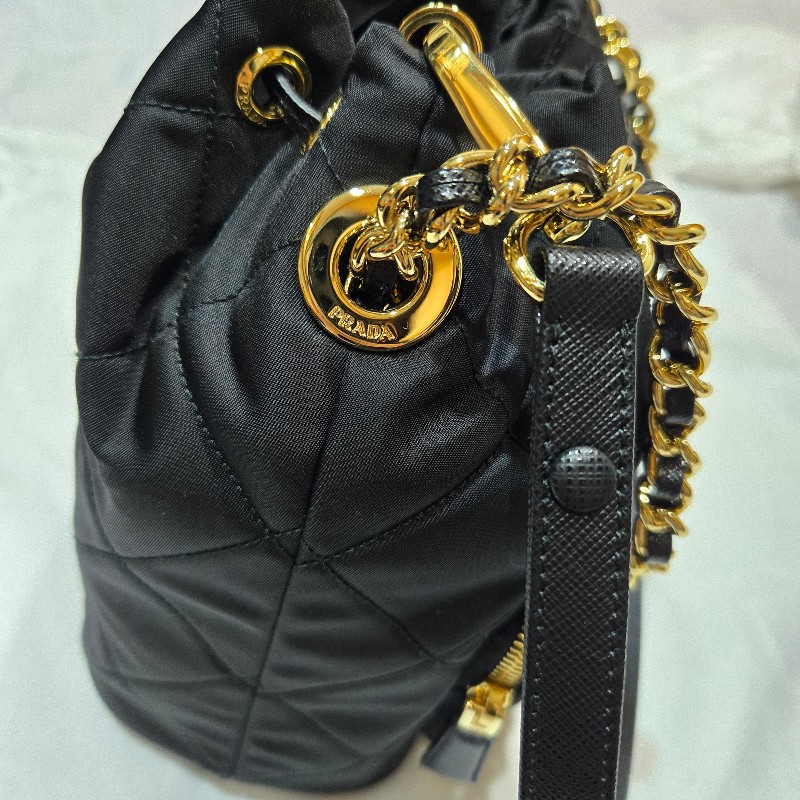prada黑色水桶包-10