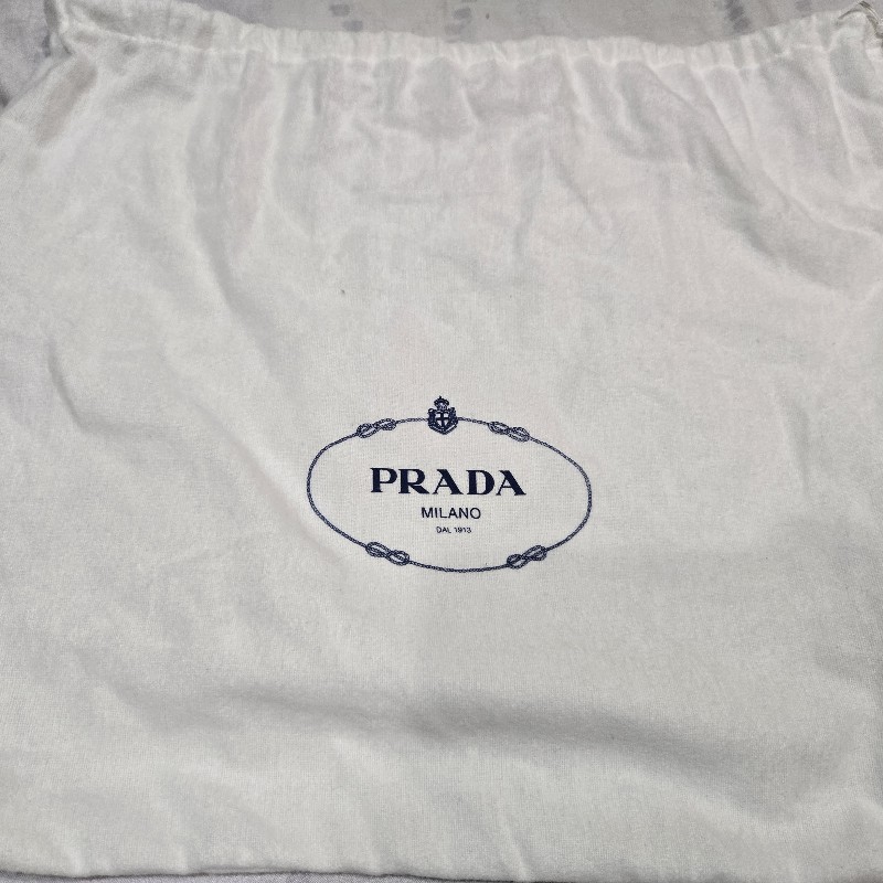 prada黑色水桶包-12