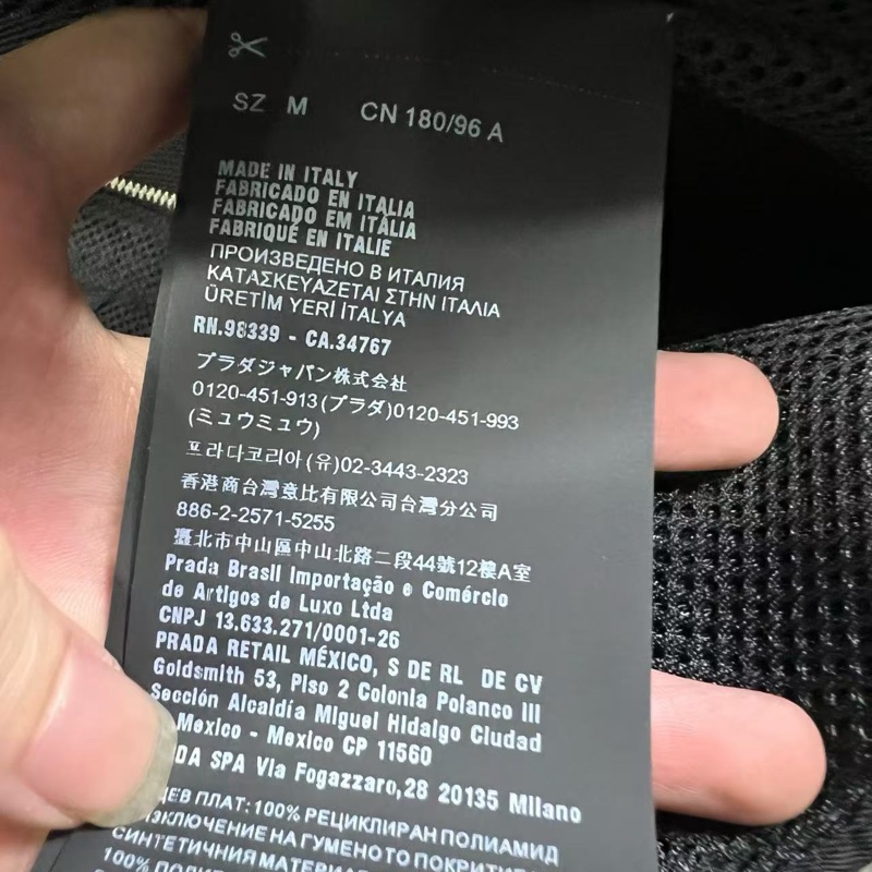 Prada 秀款背心 吊牌齊全-3