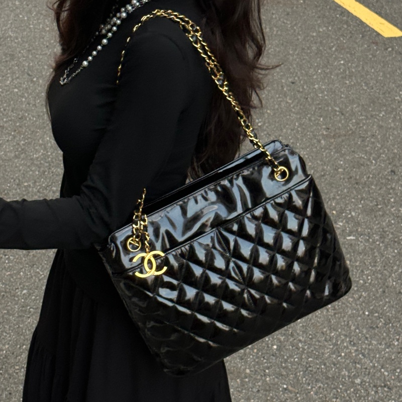 （極新💝超稀有） Chanel 黑金 菱格紋 托特包 專櫃23萬-38
