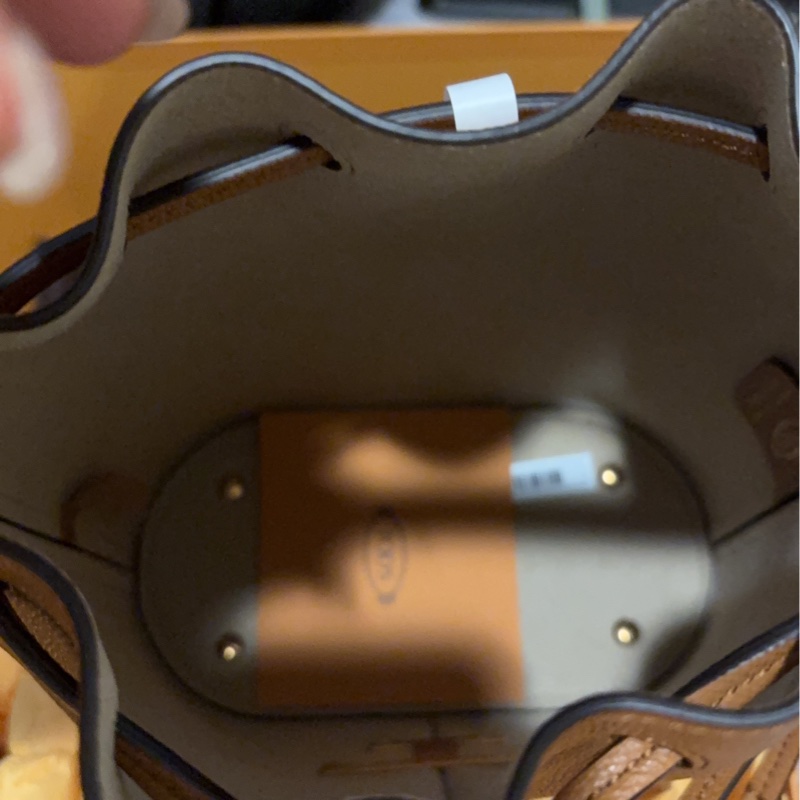 TOD’S Timeless Micro T字金小牛皮水桶包(棕色)-1
