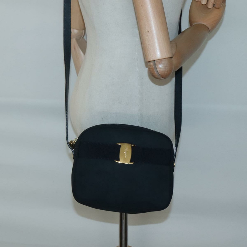 【日本直送】Salvatore Ferragamo Vala 單肩包 絨面革 海軍藍 金色 正品 gh061-20