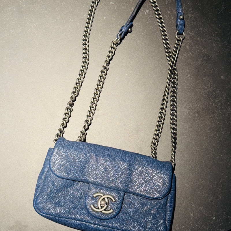 CHANEL Coco Mark 菱格藍色銀扣荔枝皮 經典款#斜背包#側背包#手拿包#肩背包-4