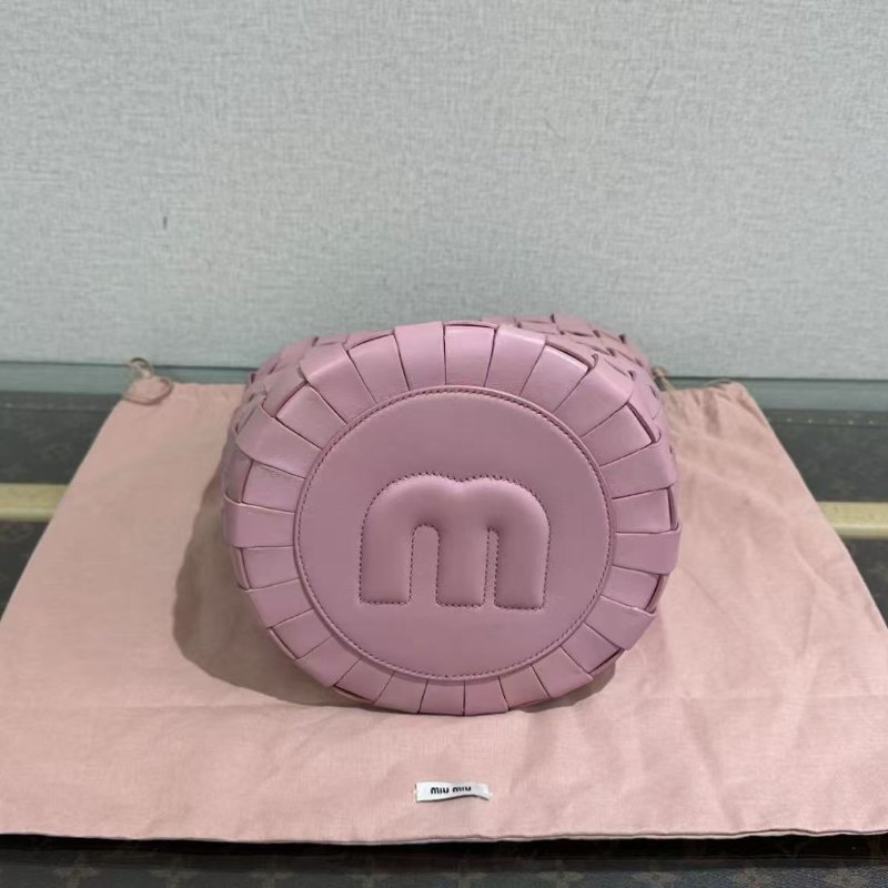 ✨MIUMIU 粉色編織水鑽肩背斜背水桶包 19*20*19  98新配件塵袋-3