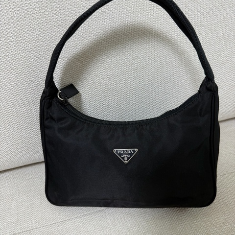 PRADA 三角形標誌牌 尼龍迷你手提包