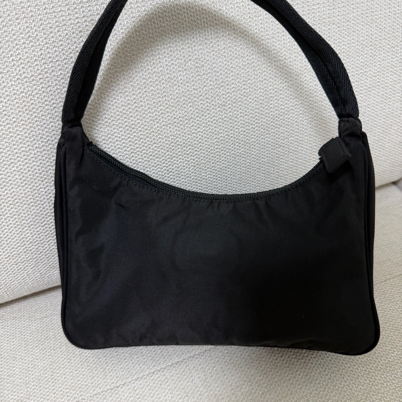 PRADA 三角形標誌牌 尼龍迷你手提包-1