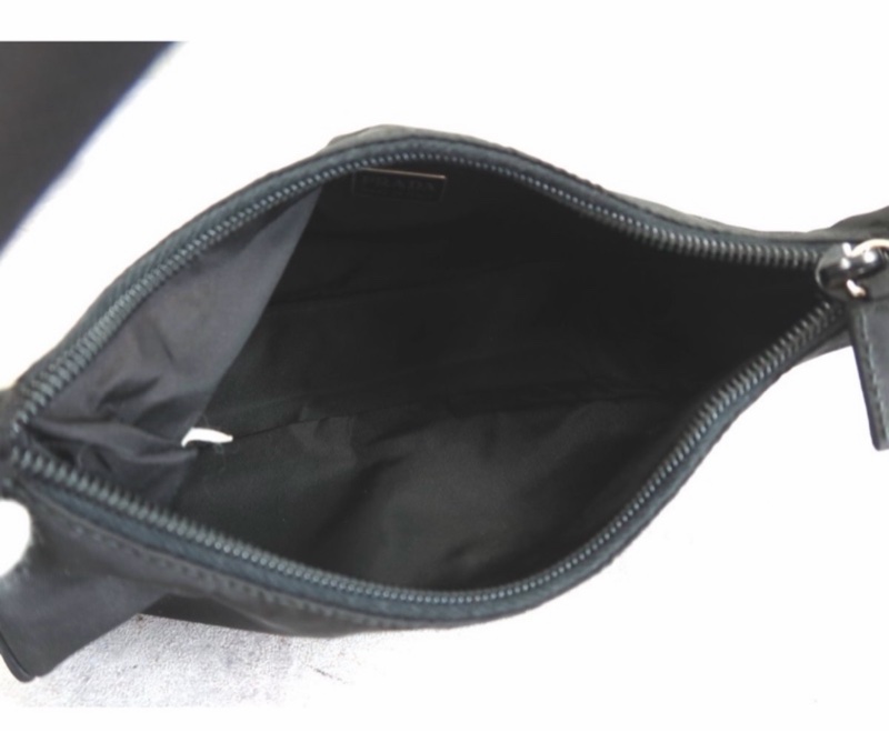 PRADA 三角形標誌牌 尼龍迷你手提包-13